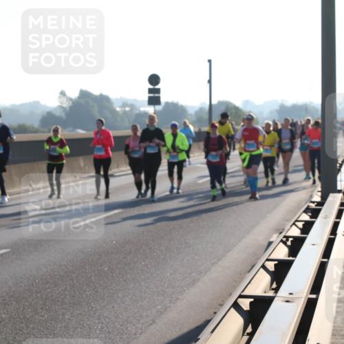 03.10.2025 - Köhlbrandbrückenlauf Lena Gebhardt http://msf.ph/oto/9047087 03.10.2025 09:28:53 Position 1  meine-sportfotos.de