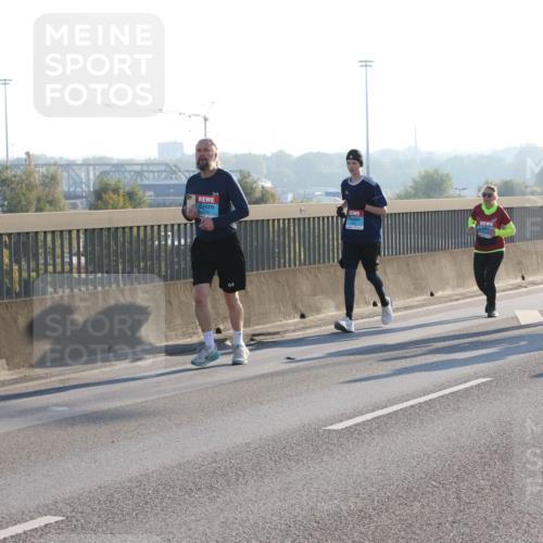 03.10.2025 - Köhlbrandbrückenlauf Lena Gebhardt http://msf.ph/oto/9047093 03.10.2025 09:28:55 Position 1  meine-sportfotos.de