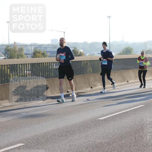 03.10.2025 - Köhlbrandbrückenlauf Lena Gebhardt http://msf.ph/oto/9047096 03.10.2025 09:28:55 Position 1  meine-sportfotos.de