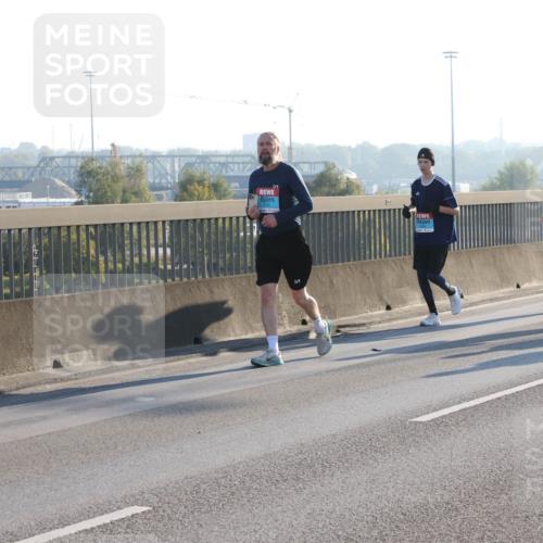 03.10.2025 - Köhlbrandbrückenlauf Lena Gebhardt http://msf.ph/oto/9047102 03.10.2025 09:28:55 Position 1  meine-sportfotos.de