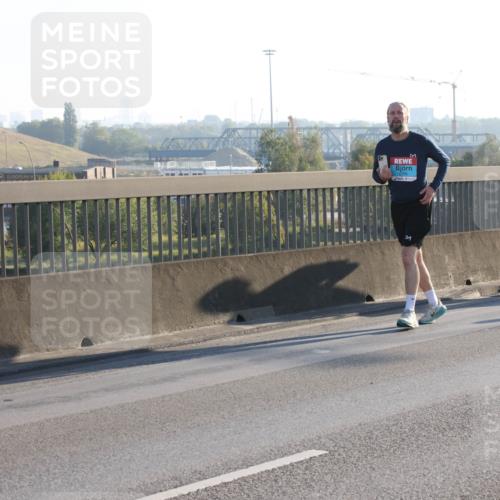 03.10.2025 - Köhlbrandbrückenlauf Lena Gebhardt http://msf.ph/oto/9047103 03.10.2025 09:28:55 Position 1  meine-sportfotos.de