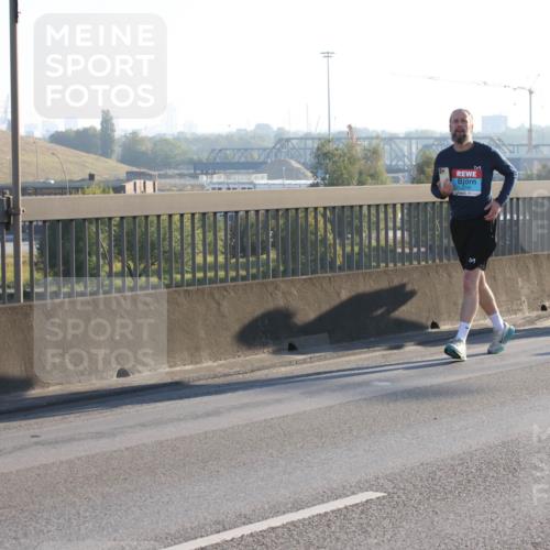 03.10.2025 - Köhlbrandbrückenlauf Lena Gebhardt http://msf.ph/oto/9047106 03.10.2025 09:28:55 Position 1  meine-sportfotos.de