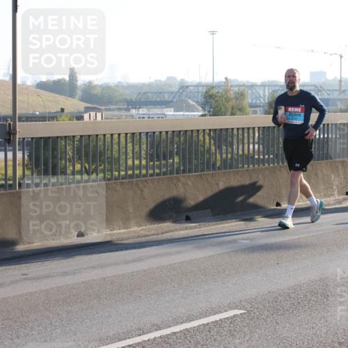 03.10.2025 - Köhlbrandbrückenlauf Lena Gebhardt http://msf.ph/oto/9047108 03.10.2025 09:28:55 Position 1 3 meine-sportfotos.de