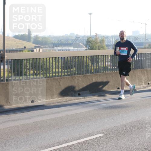 03.10.2025 - Köhlbrandbrückenlauf Lena Gebhardt http://msf.ph/oto/9047110 03.10.2025 09:28:55 Position 1  meine-sportfotos.de