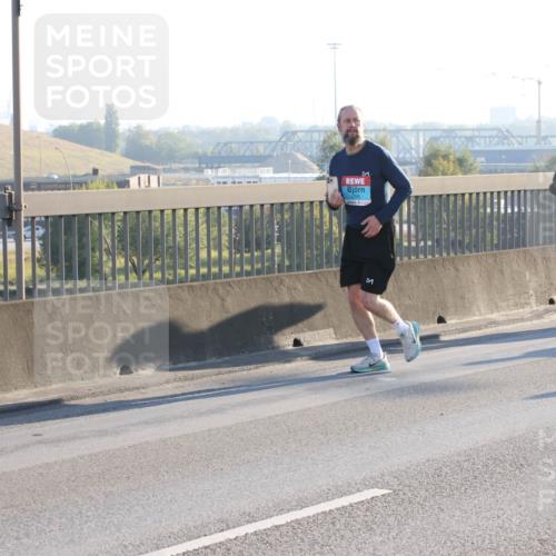03.10.2025 - Köhlbrandbrückenlauf Lena Gebhardt http://msf.ph/oto/9047113 03.10.2025 09:28:56 Position 1  meine-sportfotos.de