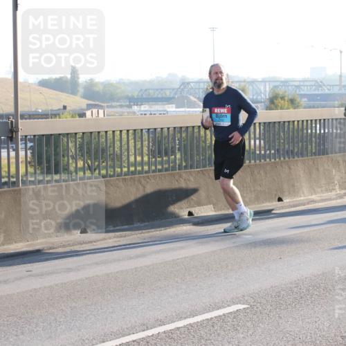 03.10.2025 - Köhlbrandbrückenlauf Lena Gebhardt http://msf.ph/oto/9047115 03.10.2025 09:28:56 Position 1 2 meine-sportfotos.de
