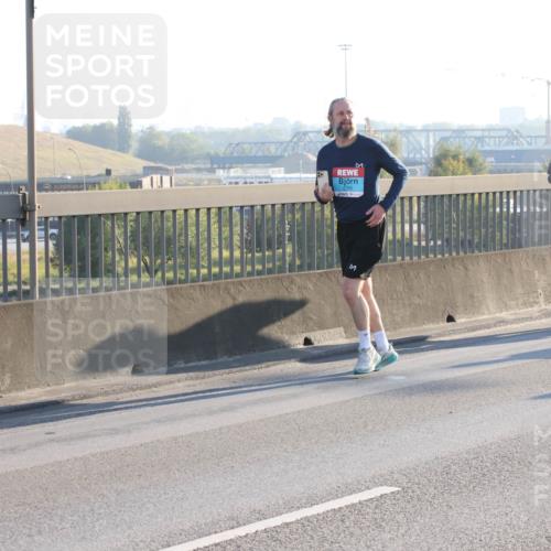 03.10.2025 - Köhlbrandbrückenlauf Lena Gebhardt http://msf.ph/oto/9047117 03.10.2025 09:28:56 Position 1  meine-sportfotos.de