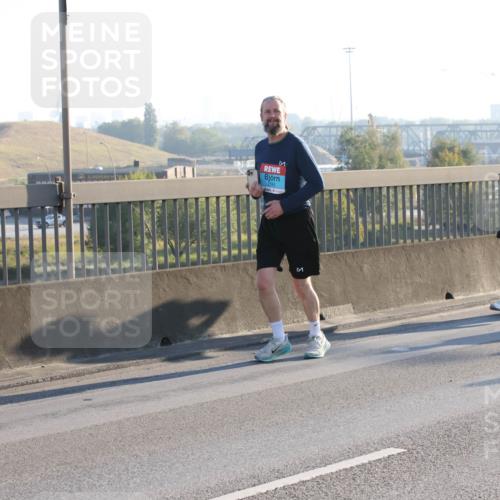 03.10.2025 - Köhlbrandbrückenlauf Lena Gebhardt http://msf.ph/oto/9047122 03.10.2025 09:28:56 Position 1  meine-sportfotos.de