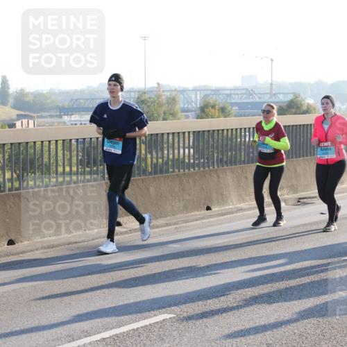 03.10.2025 - Köhlbrandbrückenlauf Lena Gebhardt http://msf.ph/oto/9047124 03.10.2025 09:28:58 Position 1  meine-sportfotos.de