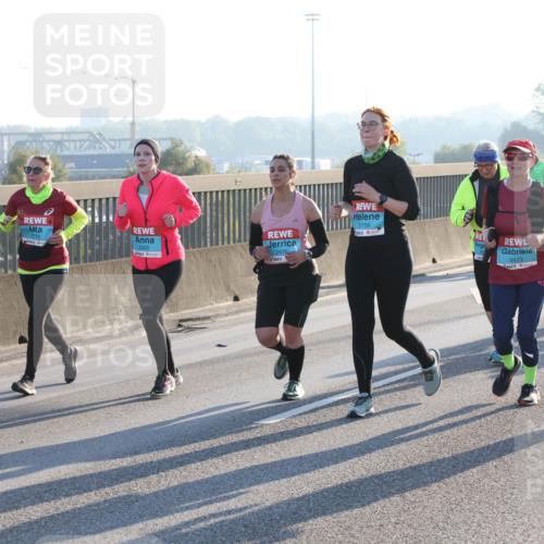 03.10.2025 - Köhlbrandbrückenlauf Lena Gebhardt http://msf.ph/oto/9047131 03.10.2025 09:28:58 Position 1 2170, 2429, 2470, 2159, 3413, 3412 meine-sportfotos.de