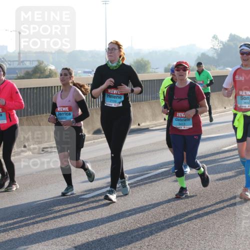 03.10.2025 - Köhlbrandbrückenlauf Lena Gebhardt http://msf.ph/oto/9047134 03.10.2025 09:28:58 Position 1 470, 2429, 2470, 2159, 3413, 3412 meine-sportfotos.de
