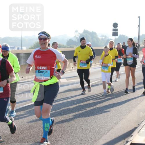 03.10.2025 - Köhlbrandbrückenlauf Lena Gebhardt http://msf.ph/oto/9047149 03.10.2025 09:29:00 Position 1 3413, 3412 meine-sportfotos.de