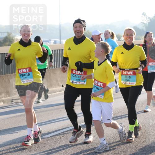 03.10.2025 - Köhlbrandbrückenlauf Lena Gebhardt http://msf.ph/oto/9047175 03.10.2025 09:29:02 Position 1 2875, 2872, 287, 2874, 2600, 2297 meine-sportfotos.de