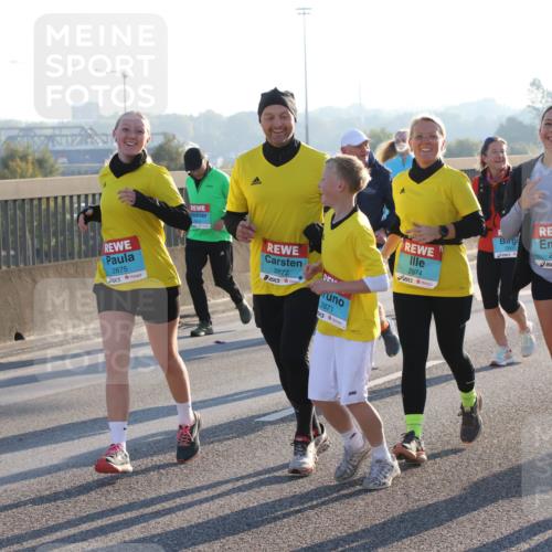 03.10.2025 - Köhlbrandbrückenlauf Lena Gebhardt http://msf.ph/oto/9047177 03.10.2025 09:29:02 Position 1 2875, 2872, 2871, 2874, 2297, 2299, 2600 meine-sportfotos.de