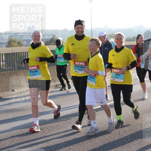 03.10.2025 - Köhlbrandbrückenlauf Lena Gebhardt http://msf.ph/oto/9047181 03.10.2025 09:29:03 Position 1 2875, 2872, 2871, 2874, 2297 meine-sportfotos.de
