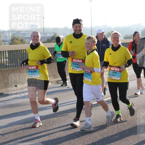 03.10.2025 - Köhlbrandbrückenlauf Lena Gebhardt http://msf.ph/oto/9047184 03.10.2025 09:29:03 Position 1 2875, 2872, 2871, 2874, 2297 meine-sportfotos.de