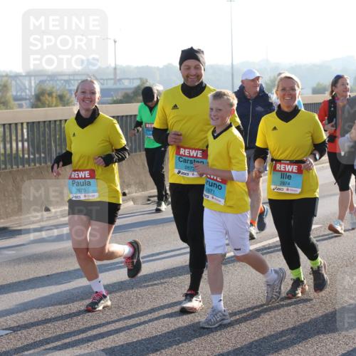 03.10.2025 - Köhlbrandbrückenlauf Lena Gebhardt http://msf.ph/oto/9047187 03.10.2025 09:29:03 Position 1 2875, 2872, 2871, 2874, 2297 meine-sportfotos.de