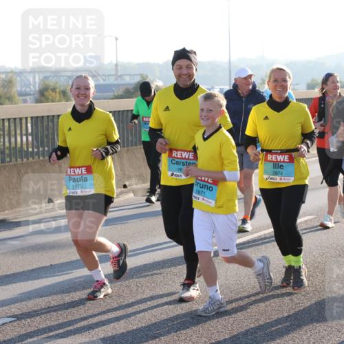 03.10.2025 - Köhlbrandbrückenlauf Lena Gebhardt http://msf.ph/oto/9047190 03.10.2025 09:29:03 Position 1 2875, 28, 2871, 2874, 2297 meine-sportfotos.de