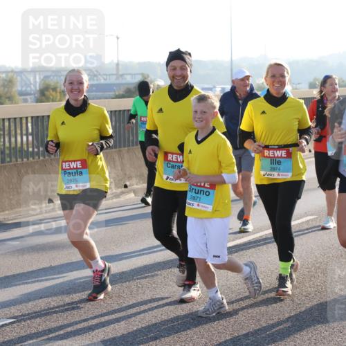 03.10.2025 - Köhlbrandbrückenlauf Lena Gebhardt http://msf.ph/oto/9047192 03.10.2025 09:29:03 Position 1 2875, 2871, 2874, 2297 meine-sportfotos.de