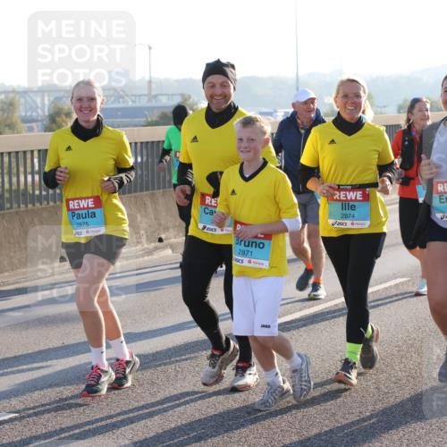 03.10.2025 - Köhlbrandbrückenlauf Lena Gebhardt http://msf.ph/oto/9047196 03.10.2025 09:29:03 Position 1 2875, 2871, 2874, 2297 meine-sportfotos.de