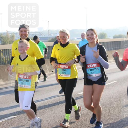 03.10.2025 - Köhlbrandbrückenlauf Lena Gebhardt http://msf.ph/oto/9047200 03.10.2025 09:29:04 Position 1 2875, 2871, 2874, 2297, 2299 meine-sportfotos.de