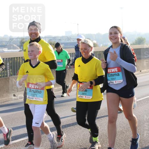 03.10.2025 - Köhlbrandbrückenlauf Lena Gebhardt http://msf.ph/oto/9047208 03.10.2025 09:29:04 Position 1 2875, 2871, 2874, 2297, 2299 meine-sportfotos.de