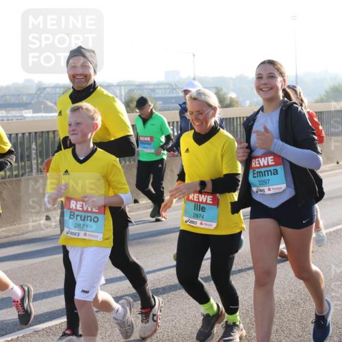 03.10.2025 - Köhlbrandbrückenlauf Lena Gebhardt http://msf.ph/oto/9047209 03.10.2025 09:29:04 Position 1 2875, 2871, 2874, 2297, 2299 meine-sportfotos.de