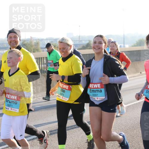 03.10.2025 - Köhlbrandbrückenlauf Lena Gebhardt http://msf.ph/oto/9047216 03.10.2025 09:29:04 Position 1 2871, 2874, 2297, 229 meine-sportfotos.de