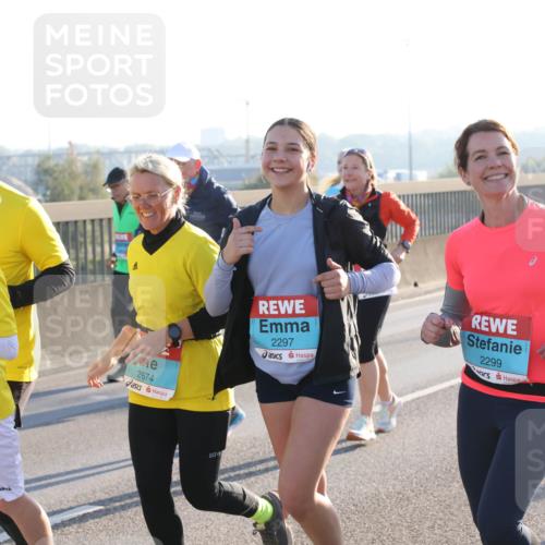 03.10.2025 - Köhlbrandbrückenlauf Lena Gebhardt http://msf.ph/oto/9047220 03.10.2025 09:29:04 Position 1 2871, 2874, 2297, 2299 meine-sportfotos.de