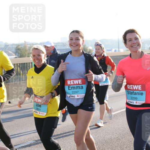 03.10.2025 - Köhlbrandbrückenlauf Lena Gebhardt http://msf.ph/oto/9047226 03.10.2025 09:29:04 Position 1 2871, 2874, 2297, 2299 meine-sportfotos.de