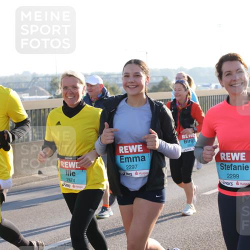 03.10.2025 - Köhlbrandbrückenlauf Lena Gebhardt http://msf.ph/oto/9047231 03.10.2025 09:29:04 Position 1 2871, 2874, 2297, 2600, 2299 meine-sportfotos.de