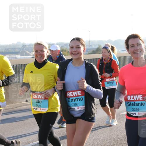 03.10.2025 - Köhlbrandbrückenlauf Lena Gebhardt http://msf.ph/oto/9047234 03.10.2025 09:29:04 Position 1 28, 2871, 2874, 2297, 2600, 2299 meine-sportfotos.de