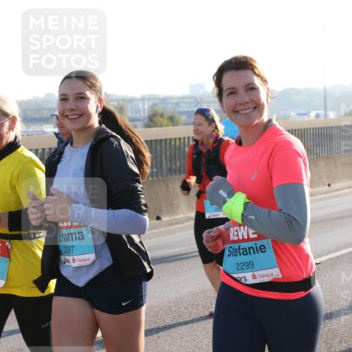 03.10.2025 - Köhlbrandbrückenlauf Lena Gebhardt http://msf.ph/oto/9047248 03.10.2025 09:29:05 Position 1 2874, 2297, 2299 meine-sportfotos.de