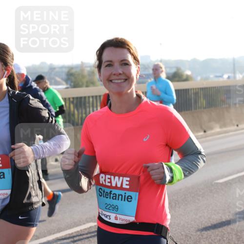 03.10.2025 - Köhlbrandbrückenlauf Lena Gebhardt http://msf.ph/oto/9047249 03.10.2025 09:29:05 Position 1 2297, 2299 meine-sportfotos.de