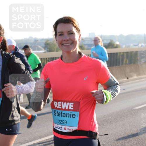 03.10.2025 - Köhlbrandbrückenlauf Lena Gebhardt http://msf.ph/oto/9047252 03.10.2025 09:29:05 Position 1 2297, 2299 meine-sportfotos.de