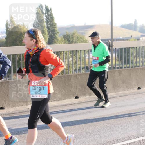 03.10.2025 - Köhlbrandbrückenlauf Lena Gebhardt http://msf.ph/oto/9047266 03.10.2025 09:29:06 Position 1 2652, 2600, 2597 meine-sportfotos.de