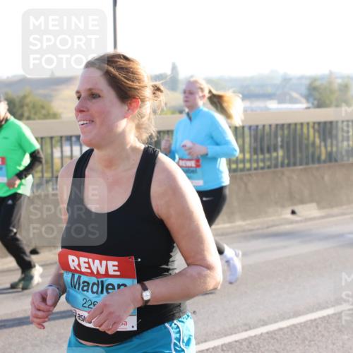 03.10.2025 - Köhlbrandbrückenlauf Lena Gebhardt http://msf.ph/oto/9047268 03.10.2025 09:29:07 Position 1 22 meine-sportfotos.de