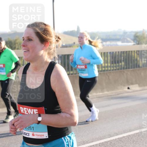 03.10.2025 - Köhlbrandbrückenlauf Lena Gebhardt http://msf.ph/oto/9047271 03.10.2025 09:29:07 Position 1 261 meine-sportfotos.de