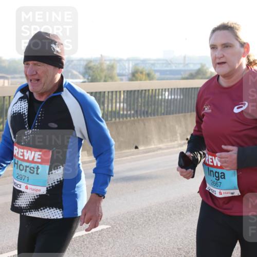 03.10.2025 - Köhlbrandbrückenlauf Lena Gebhardt http://msf.ph/oto/9047286 03.10.2025 09:29:08 Position 1 2971, 2667 meine-sportfotos.de