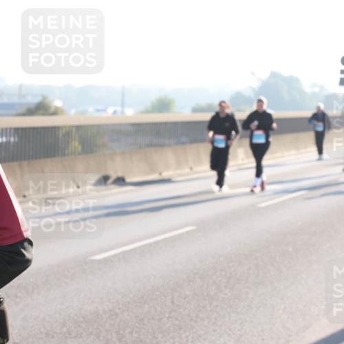 03.10.2025 - Köhlbrandbrückenlauf Lena Gebhardt http://msf.ph/oto/9047289 03.10.2025 09:29:09 Position 1  meine-sportfotos.de