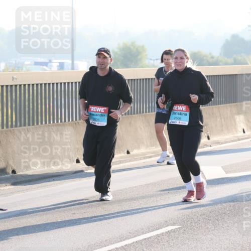 03.10.2025 - Köhlbrandbrückenlauf Lena Gebhardt http://msf.ph/oto/9047305 03.10.2025 09:29:10 Position 1 2636, 2606 meine-sportfotos.de