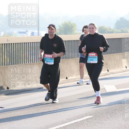 03.10.2025 - Köhlbrandbrückenlauf Lena Gebhardt http://msf.ph/oto/9047307 03.10.2025 09:29:10 Position 1 2636, 2606 meine-sportfotos.de