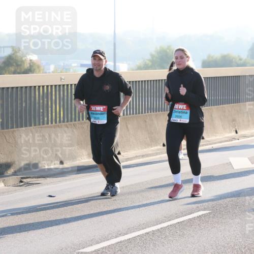 03.10.2025 - Köhlbrandbrückenlauf Lena Gebhardt http://msf.ph/oto/9047309 03.10.2025 09:29:10 Position 1 2636, 2606 meine-sportfotos.de