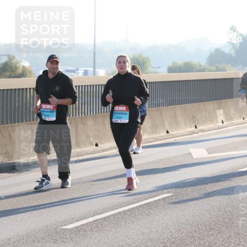 03.10.2025 - Köhlbrandbrückenlauf Lena Gebhardt http://msf.ph/oto/9047311 03.10.2025 09:29:11 Position 1 2636, 2606 meine-sportfotos.de