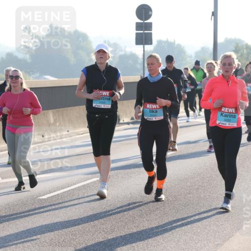 03.10.2025 - Köhlbrandbrückenlauf Lena Gebhardt http://msf.ph/oto/9047323 03.10.2025 09:29:12 Position 1 2553, 2550, 3225 meine-sportfotos.de