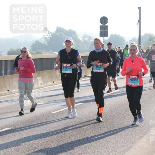 03.10.2025 - Köhlbrandbrückenlauf Lena Gebhardt http://msf.ph/oto/9047330 03.10.2025 09:29:12 Position 1 2553, 2550, 3225 meine-sportfotos.de