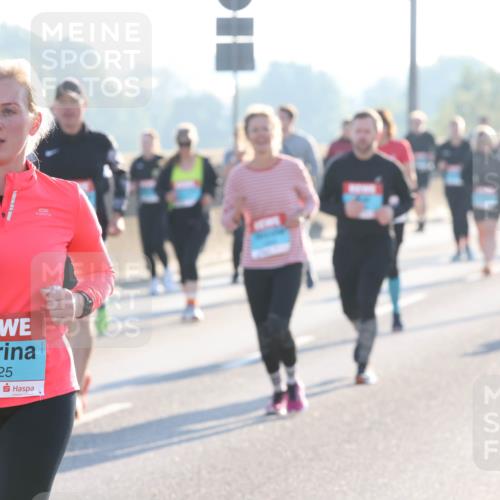 03.10.2025 - Köhlbrandbrückenlauf Lena Gebhardt http://msf.ph/oto/9047352 03.10.2025 09:29:15 Position 1 3225 meine-sportfotos.de