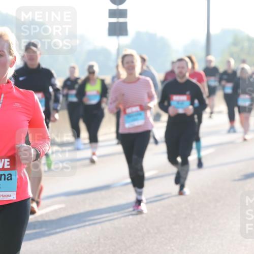 03.10.2025 - Köhlbrandbrückenlauf Lena Gebhardt http://msf.ph/oto/9047354 03.10.2025 09:29:15 Position 1 3225 meine-sportfotos.de