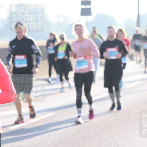 03.10.2025 - Köhlbrandbrückenlauf Lena Gebhardt http://msf.ph/oto/9047359 03.10.2025 09:29:15 Position 1 3225 meine-sportfotos.de