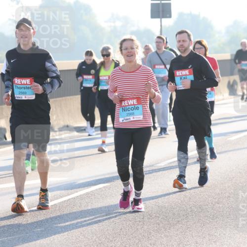 03.10.2025 - Köhlbrandbrückenlauf Lena Gebhardt http://msf.ph/oto/9047362 03.10.2025 09:29:16 Position 1 2569, 2568 meine-sportfotos.de